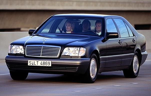 Mercedes-Benz S 600. Die S-Klasse Limousinen der Baureihe 140 wurden von 1991 bis 1998 gebaut. Das Foto zeigt ein Fahrzeug nach der im Jahr 1994 erfolgten Modellpflege.